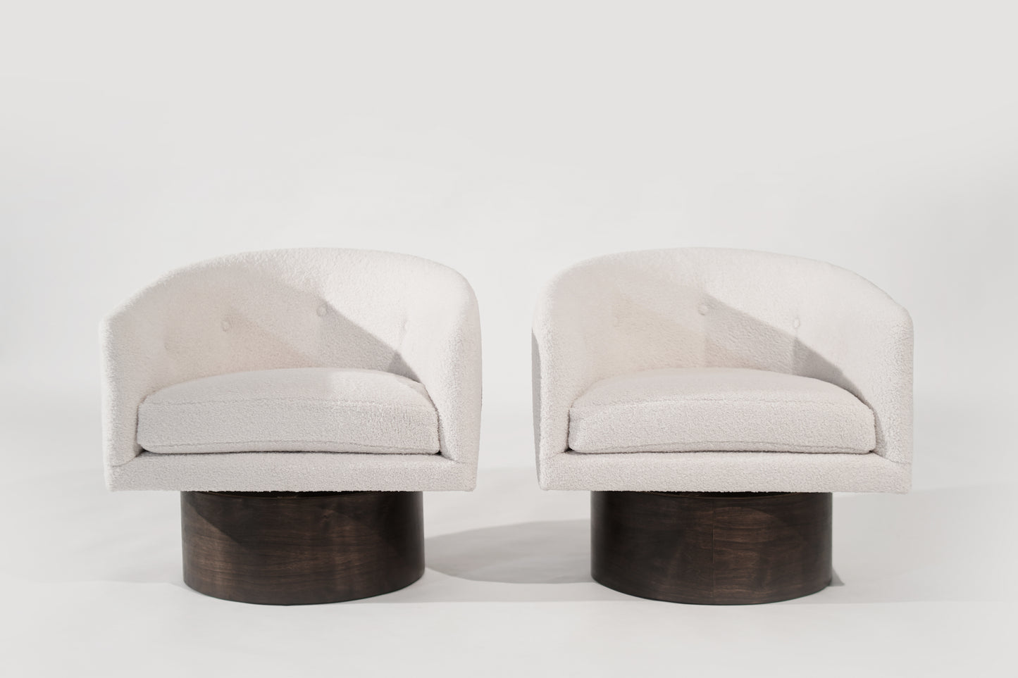 Set of Swivel Chairs on Walnut Supports by Milo Baughman, C. 1970s