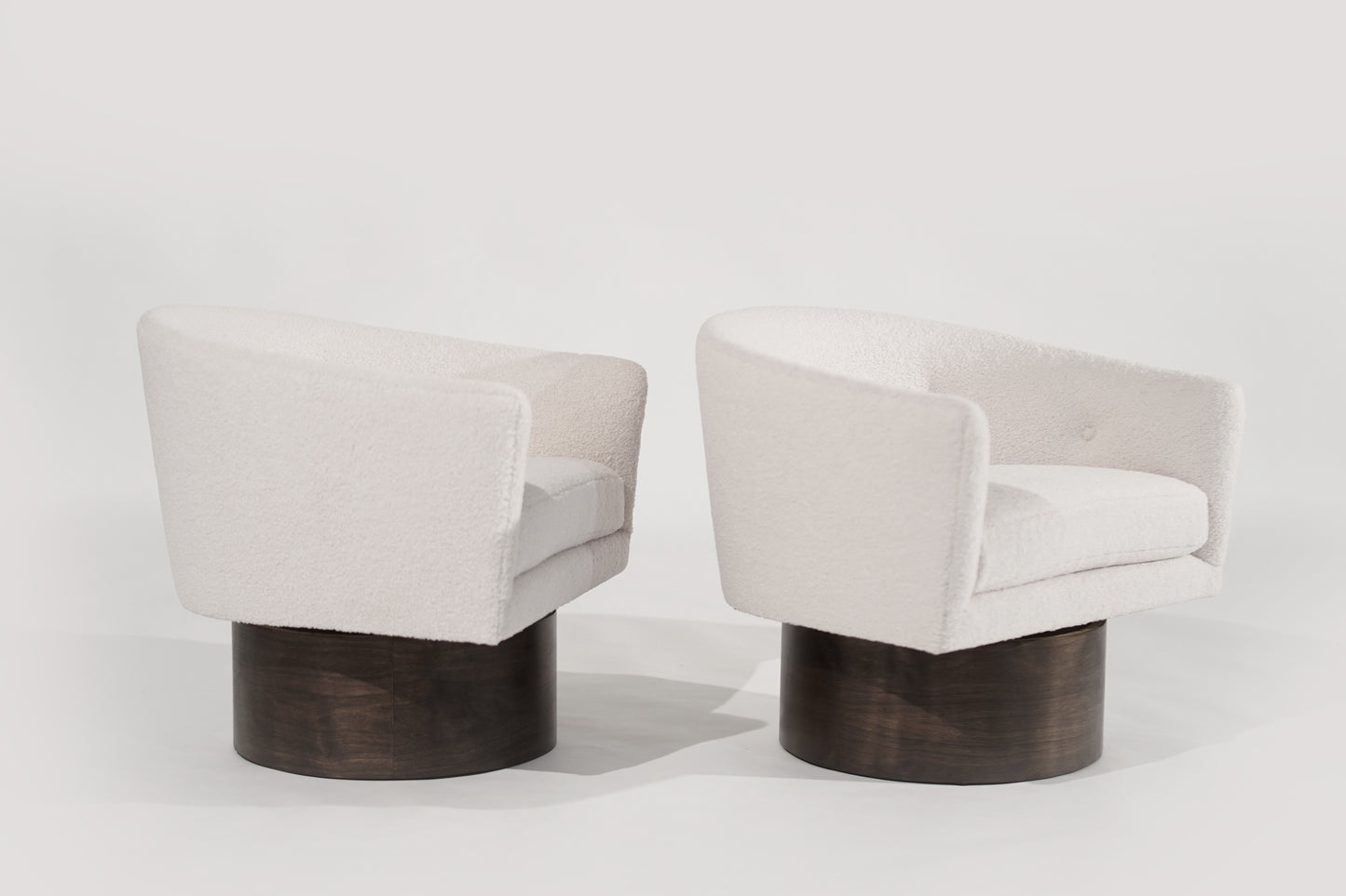 Set of Swivel Chairs on Walnut Supports by Milo Baughman, C. 1970s