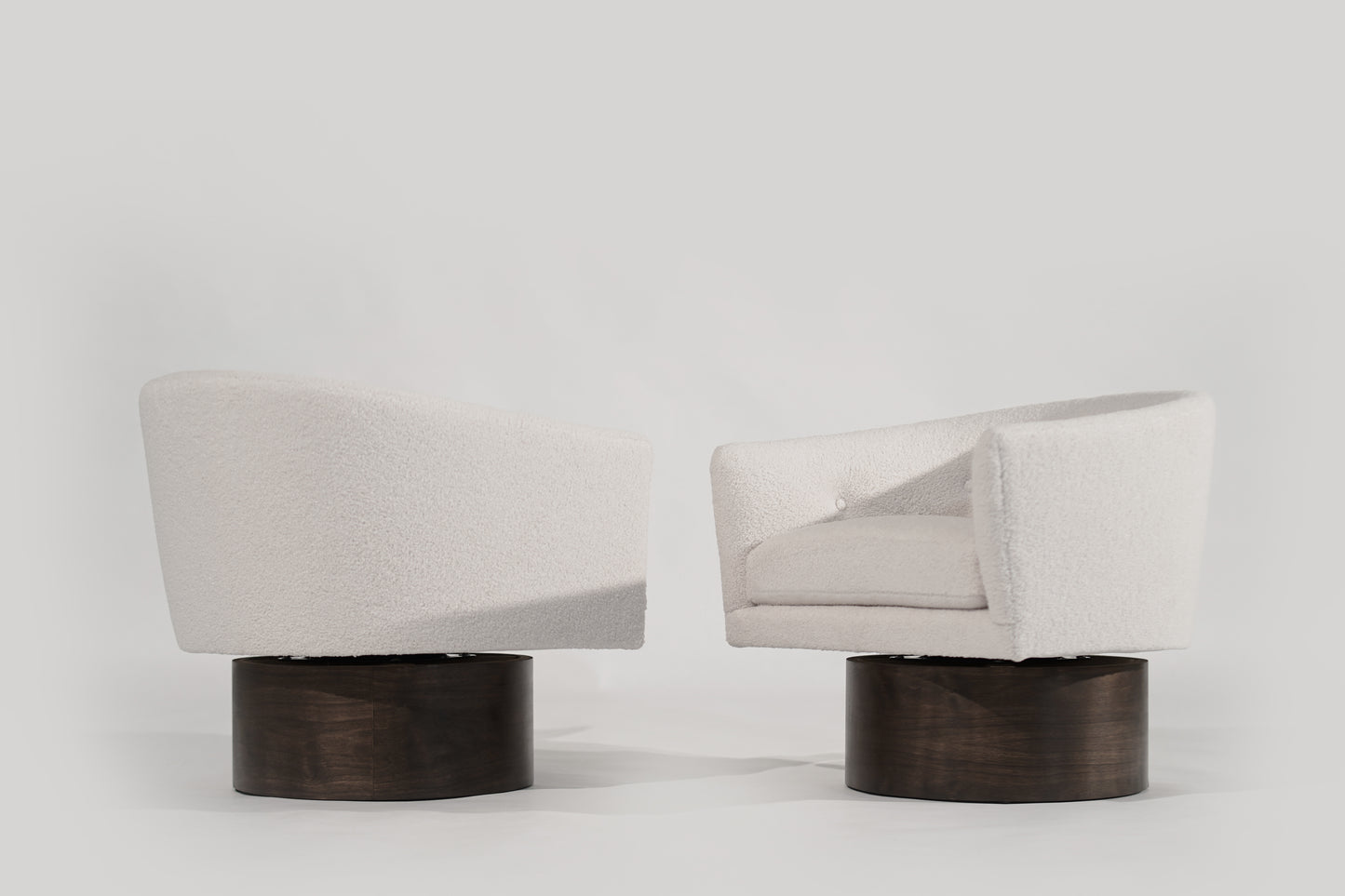 Set of Swivel Chairs on Walnut Supports by Milo Baughman, C. 1970s