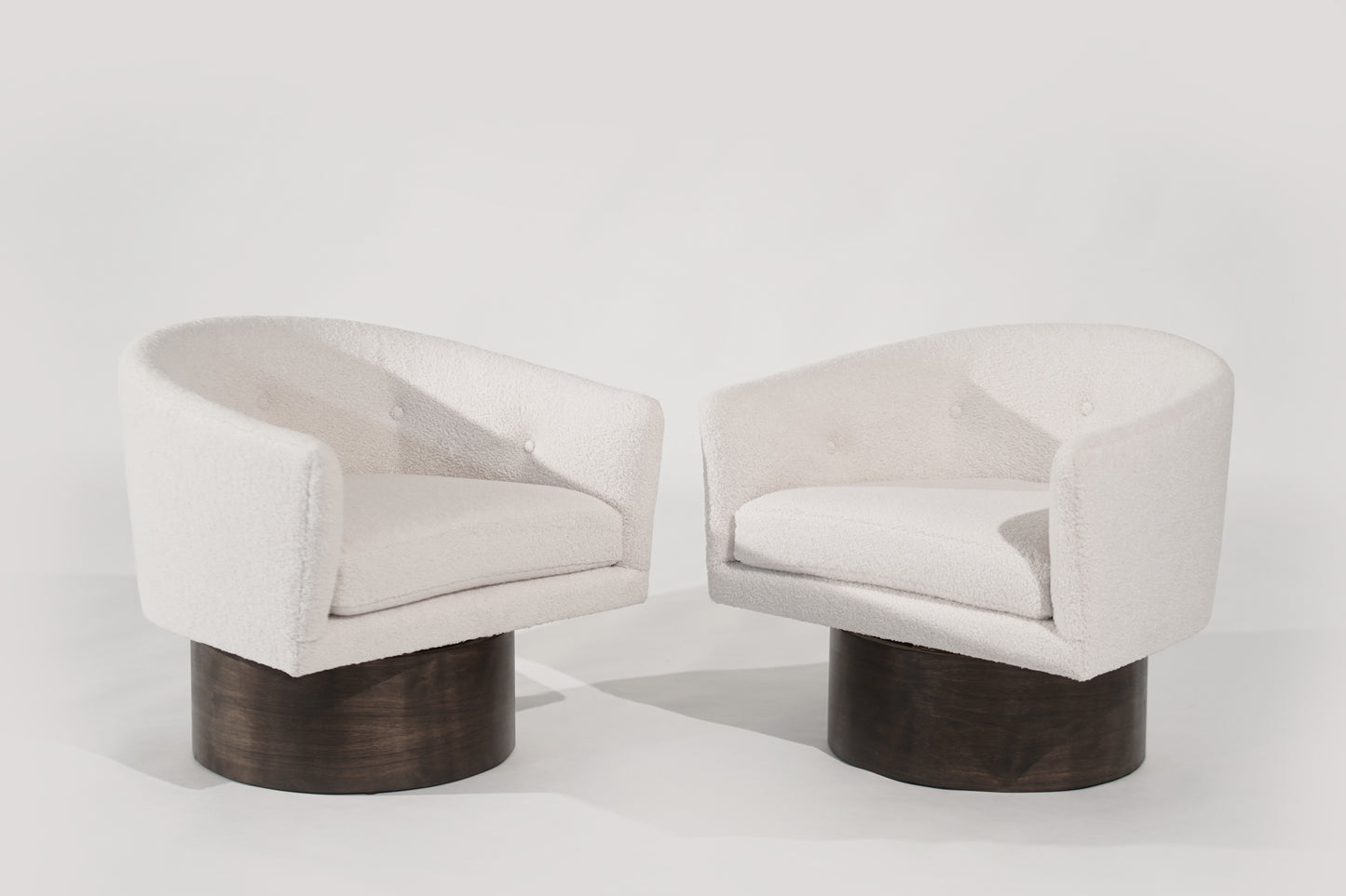 Set of Swivel Chairs on Walnut Supports by Milo Baughman, C. 1970s