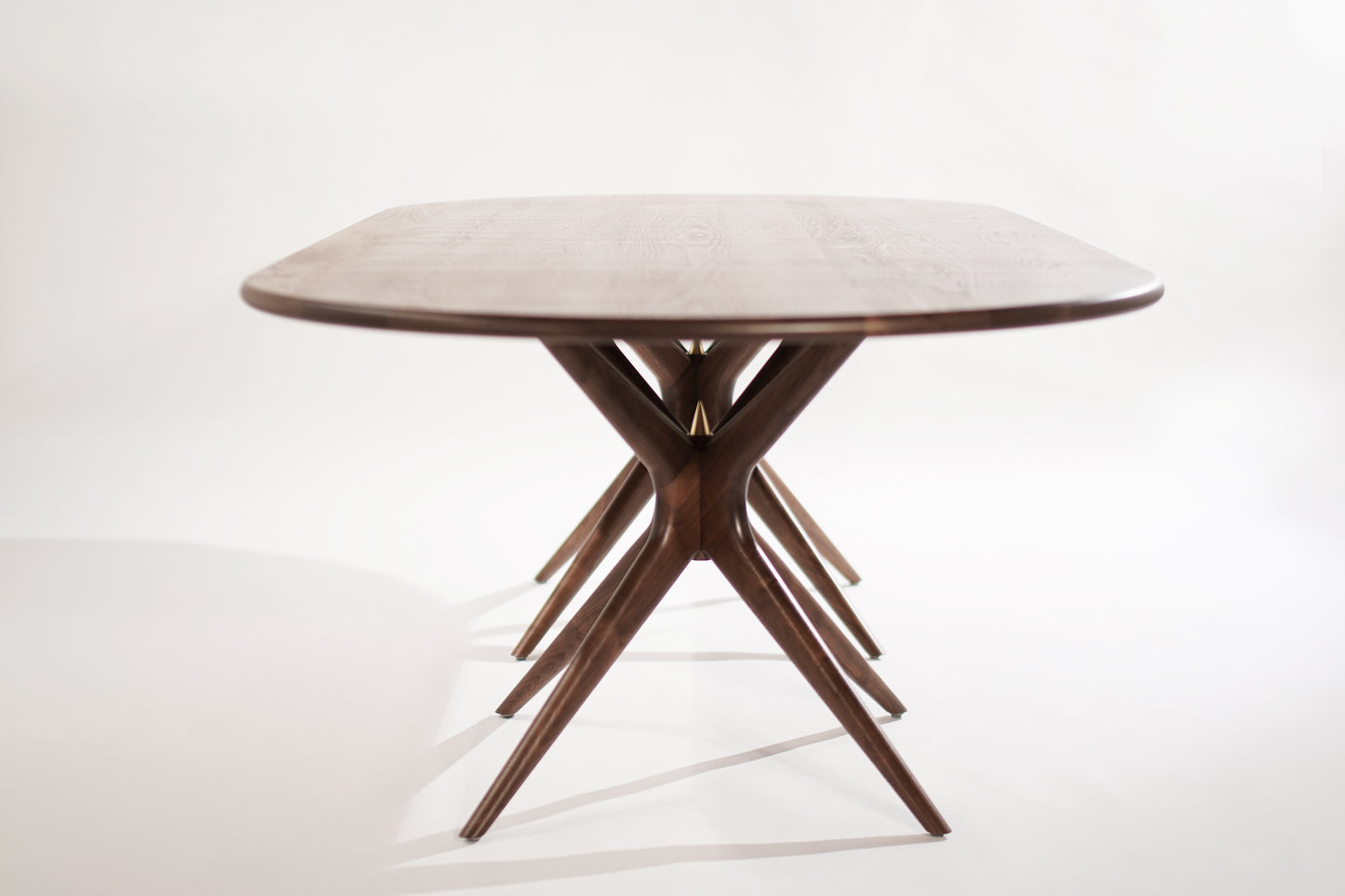 Gazelle Dining Table in Walnut Oval Version