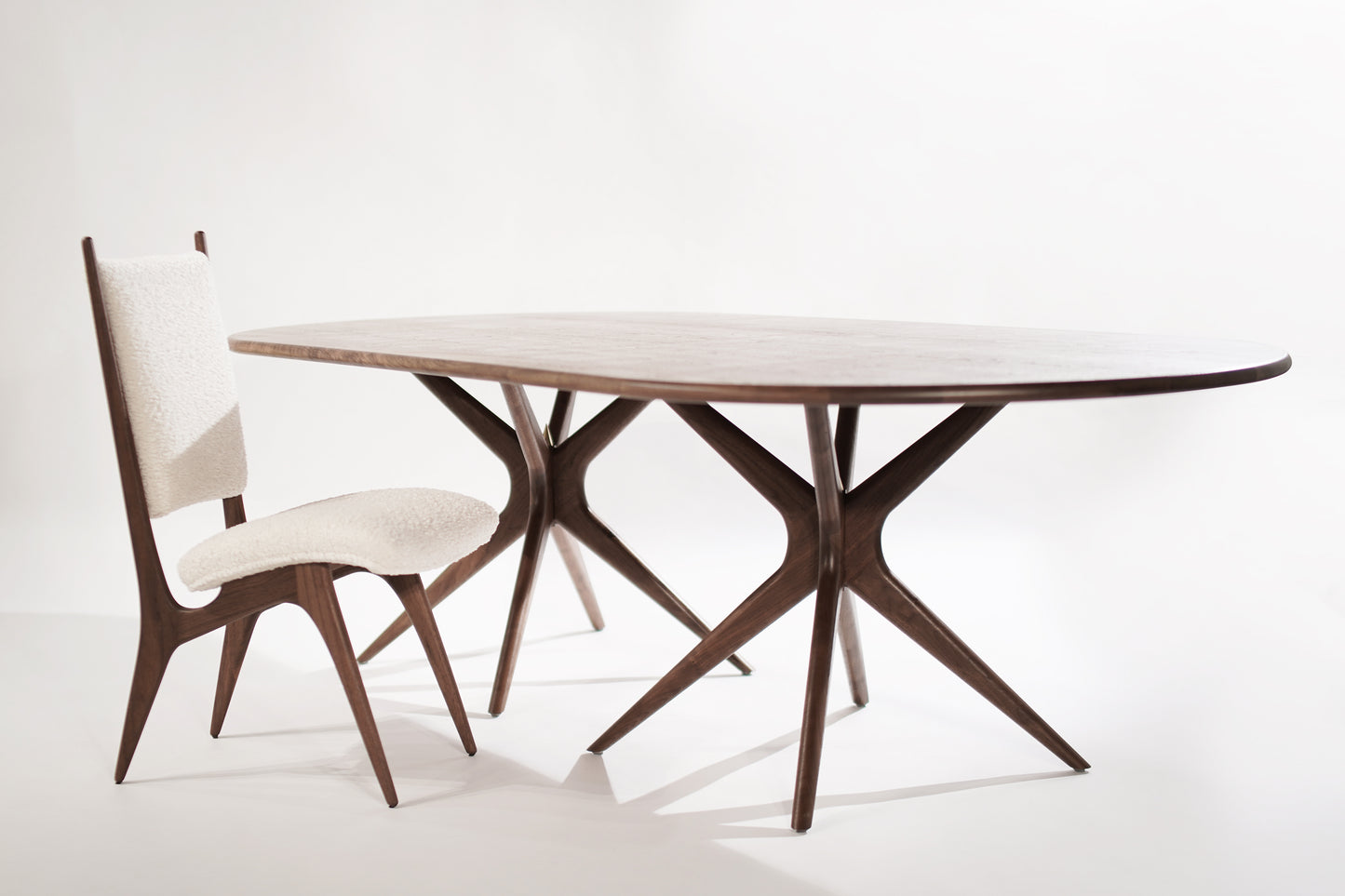 Gazelle Dining Table in Walnut Oval Version