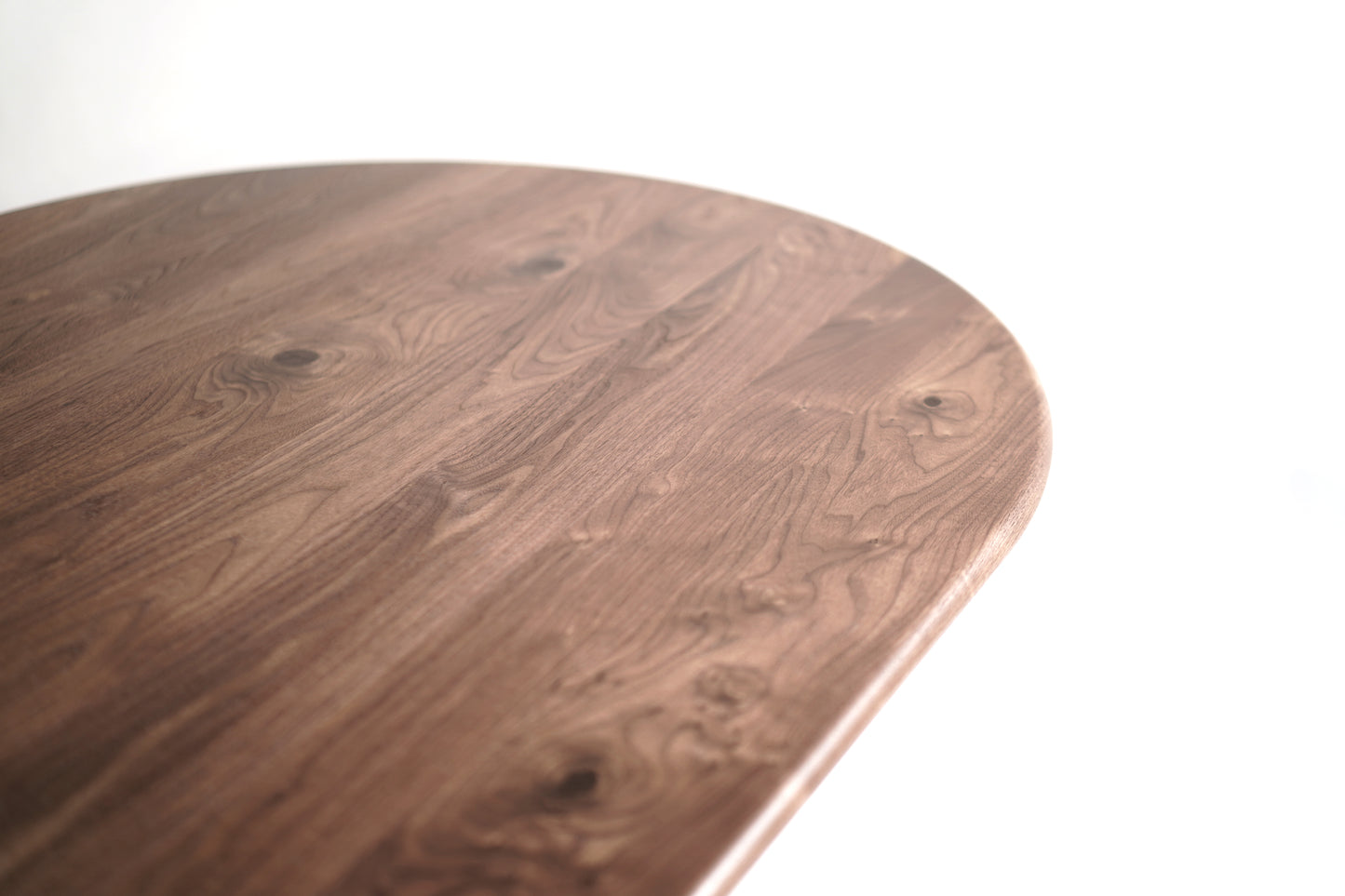 Gazelle Dining Table in Walnut Oval Version